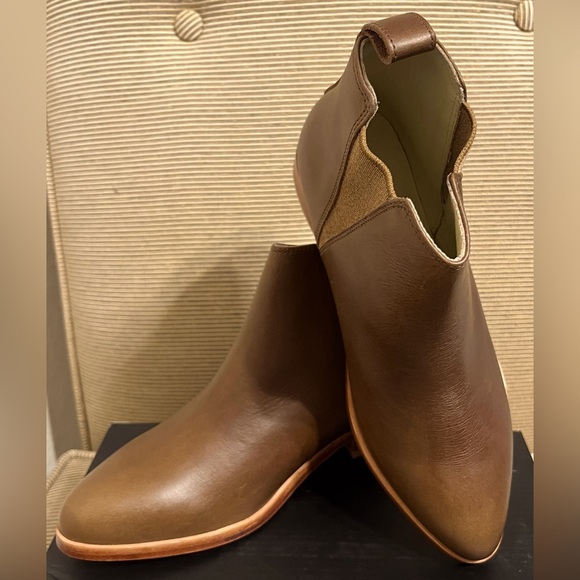 Nisolo Shoes - NWOT Nisolo Everyday Chelsea Women’s Ankle Boots - Brown - Size 5
